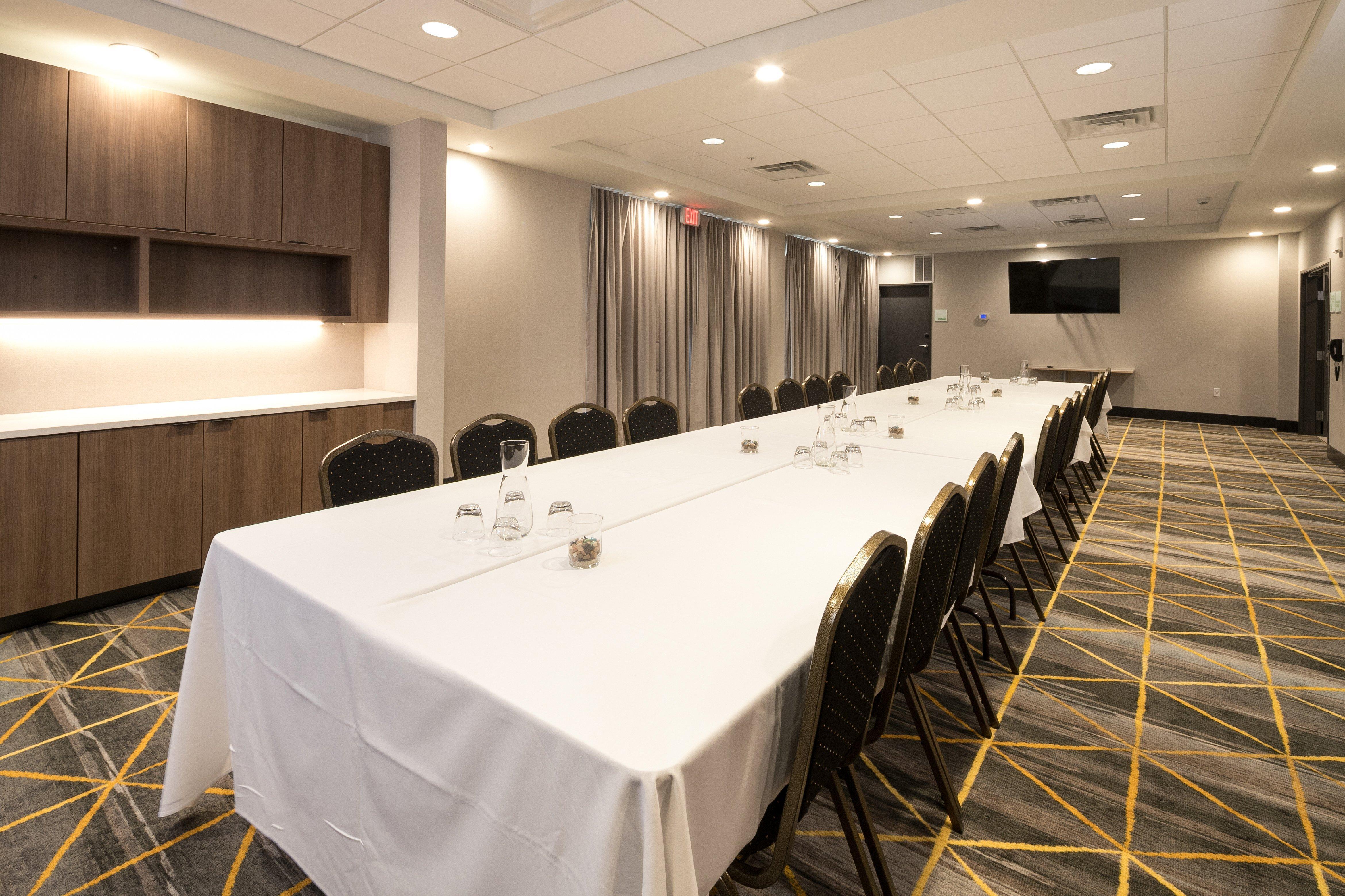 Holiday Inn Hotel & Suites - Mount Pleasant By Ihg Екстер'єр фото