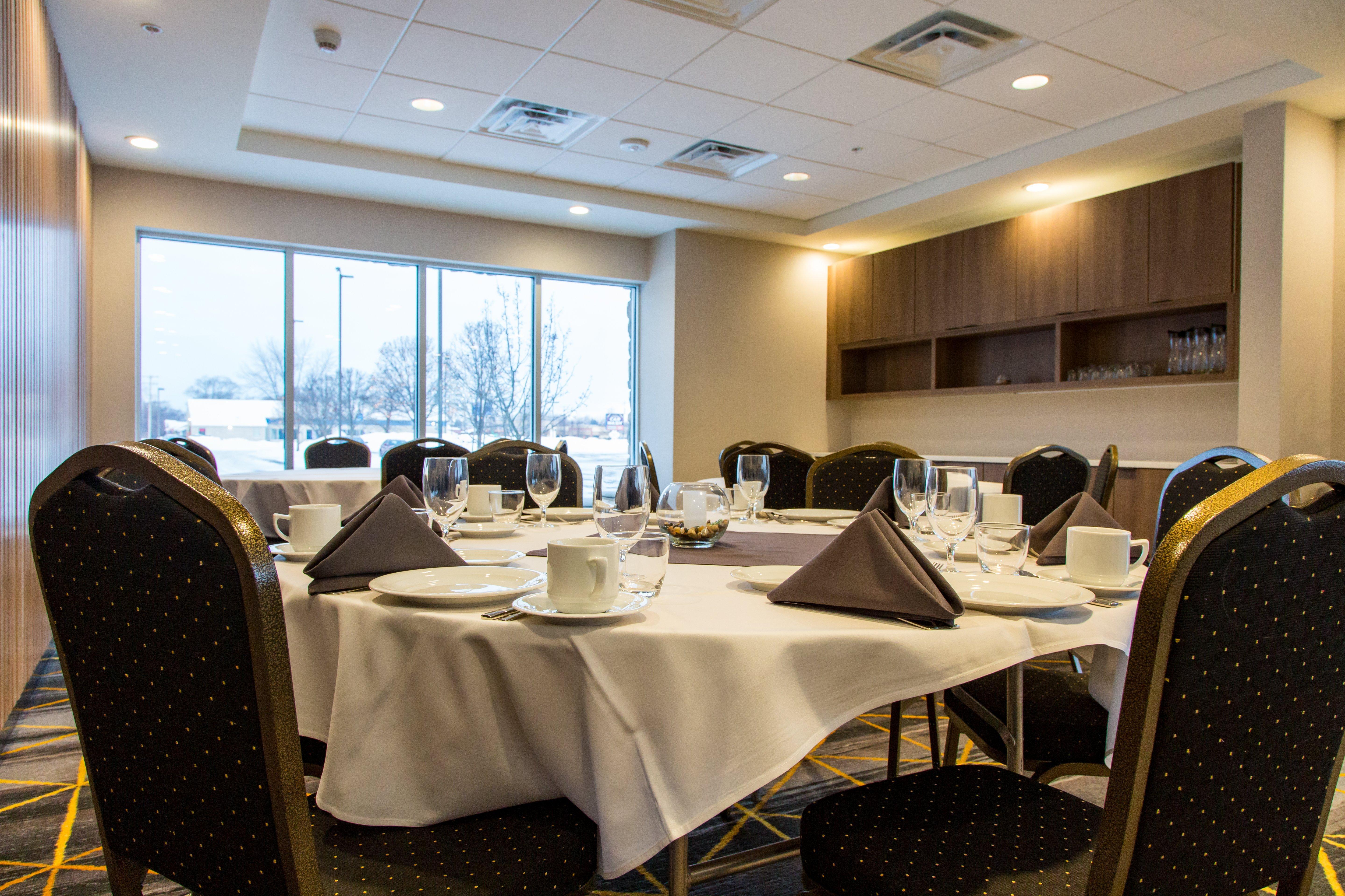 Holiday Inn Hotel & Suites - Mount Pleasant By Ihg Екстер'єр фото